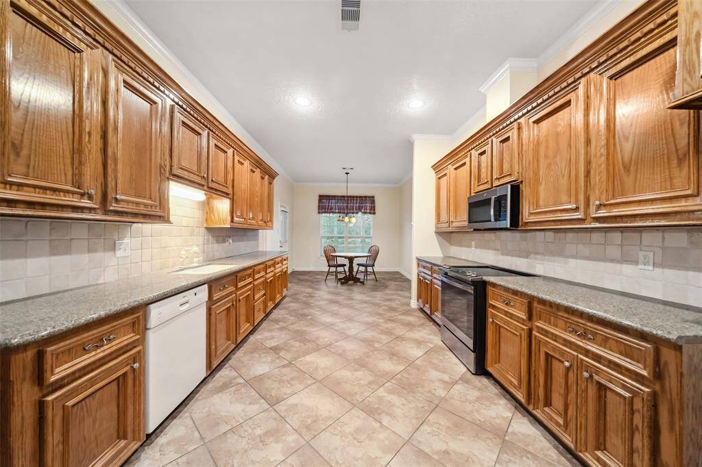 Breakfast dining in kitchen