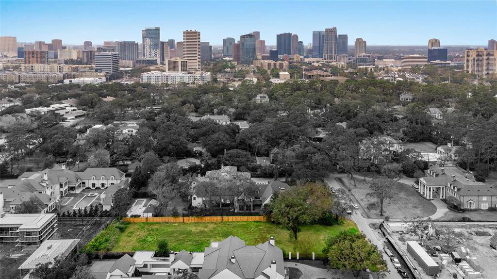 Inside the Loop and close to Highland Village and River Oaks District, world class shopping, restaurants and schools.