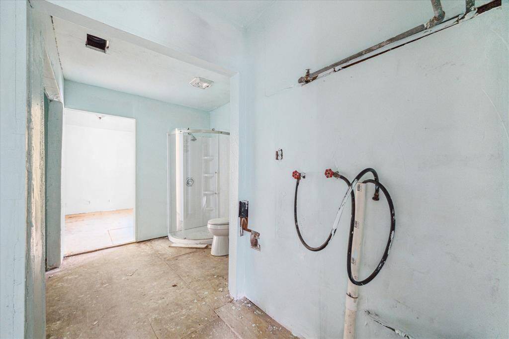 Bathroom 1 leading to the 4th bedroom