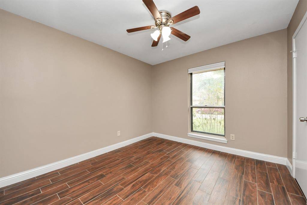 All bedrooms have ceiling fans. Here is the other guest bedroom.
