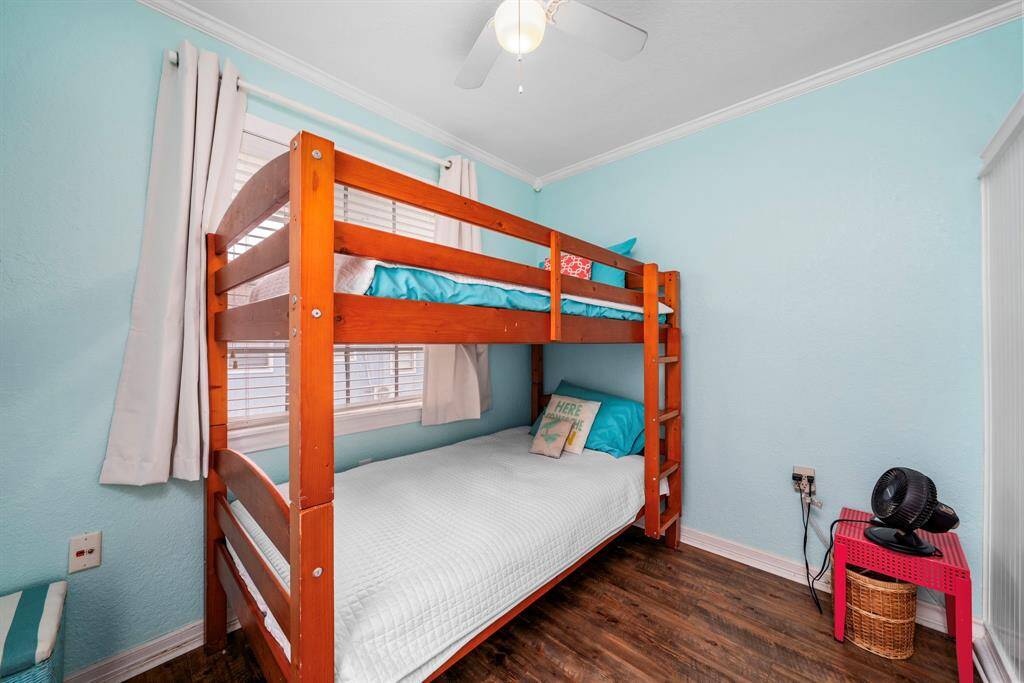 Spacious Second bedroom with bunk beds