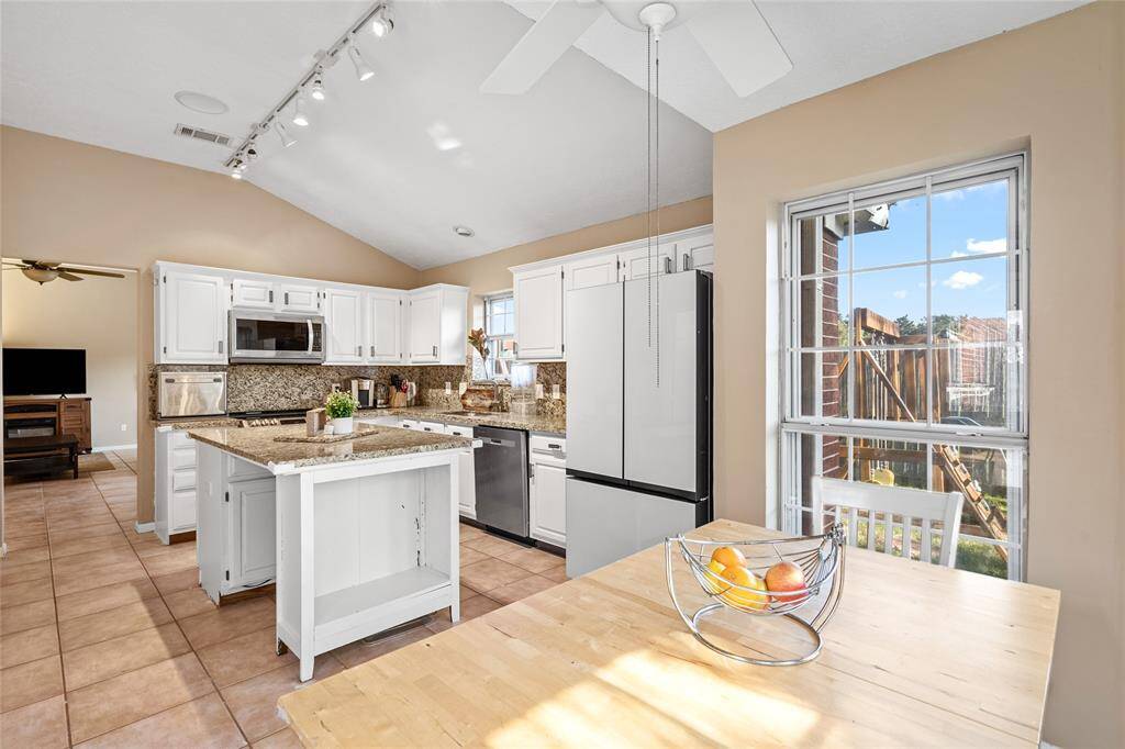 The breakfast/dining area/kitchen, with a wall of windows that allows plenty of natural light, fills the space with a bright and airy atmosphere. This natural light not only lightens the house but also adds a warm, inviting touch, making it the perfect place to enjoy meals and quality time with loved ones.