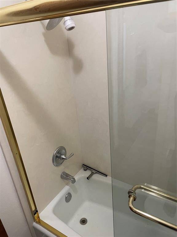 MBR Bath/Shower