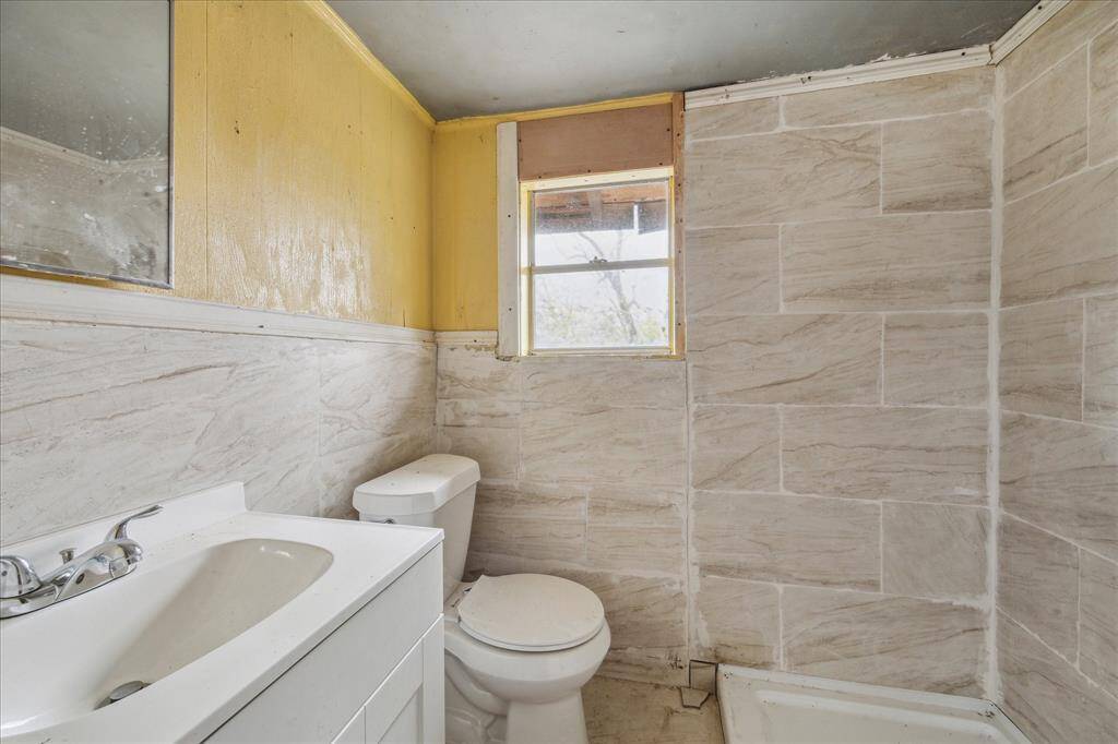 Bathroom 3 upstairs