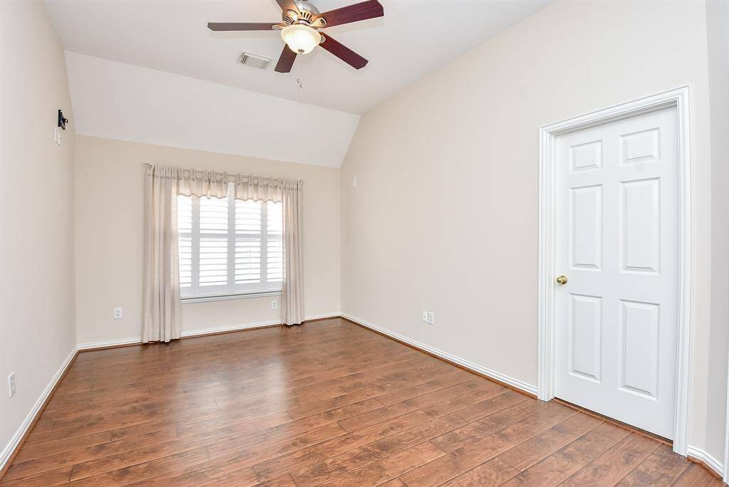 Bonus Room with Desk