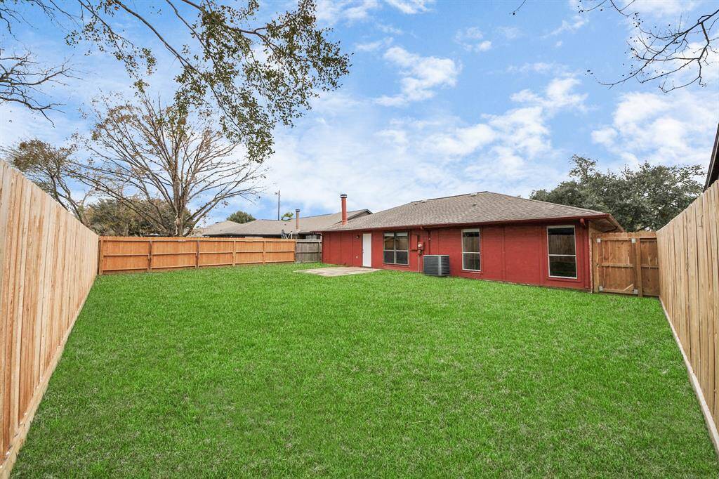 This big backyard is a great space for pets, kids, BBQs and general entertaining. Recently replaced fence provides lots of privacy.