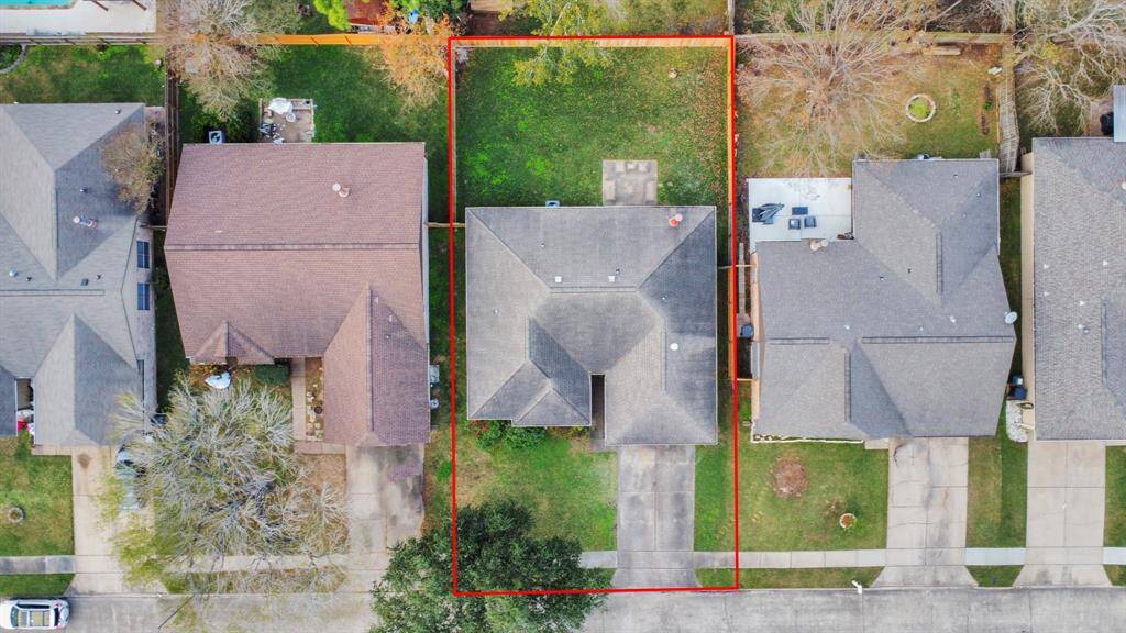 Aerial view shows approximate boundary of the property.