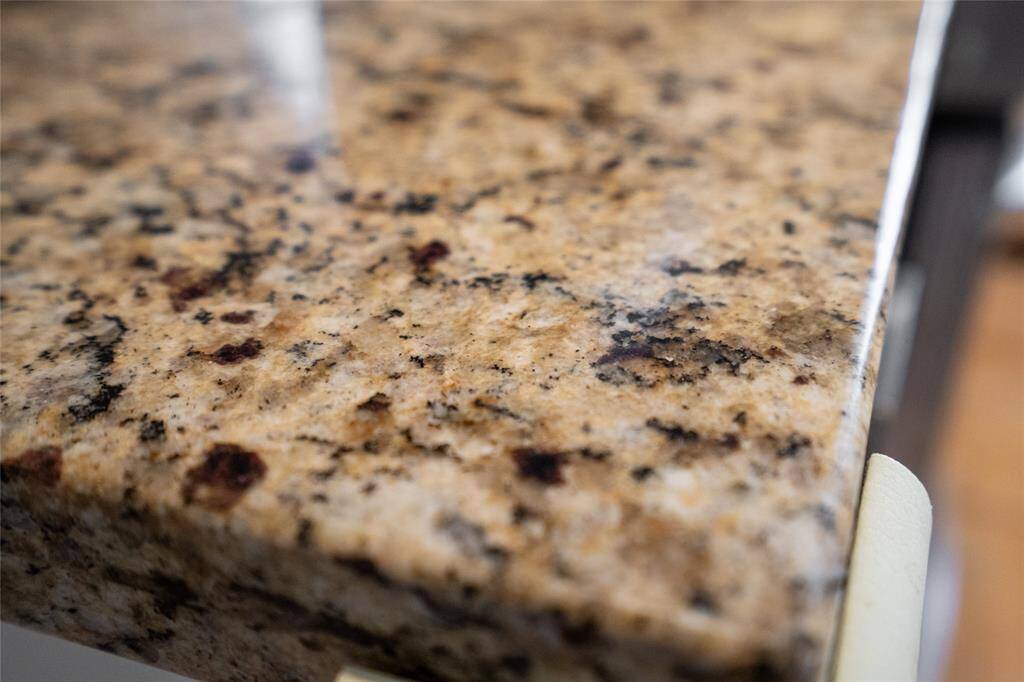 Here’s a close-up of the stunning granite countertop, showcasing its rich texture and natural elegance. The sleek, durable surface adds a touch of luxury to the kitchen, perfect for both meal prep and casual gatherings.