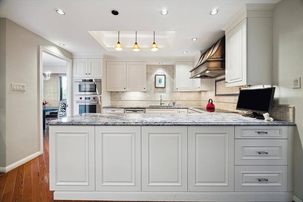 Opposite view of kitchen from entry area.