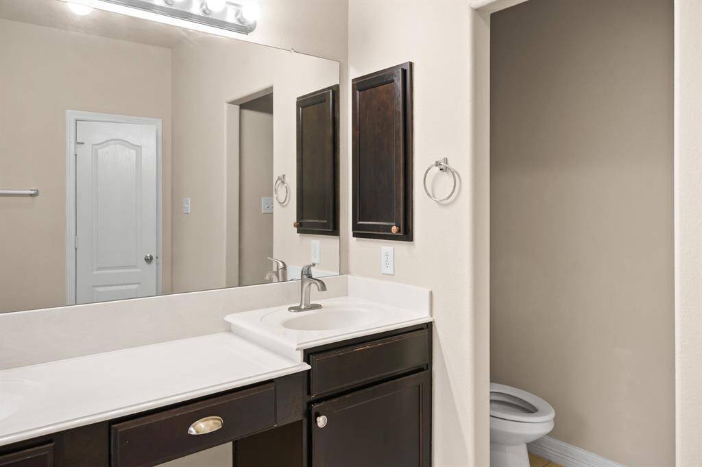 His and hers sinks with large mirrors allows everyone the space and room to get ready for a night out or a peaceful sleep.