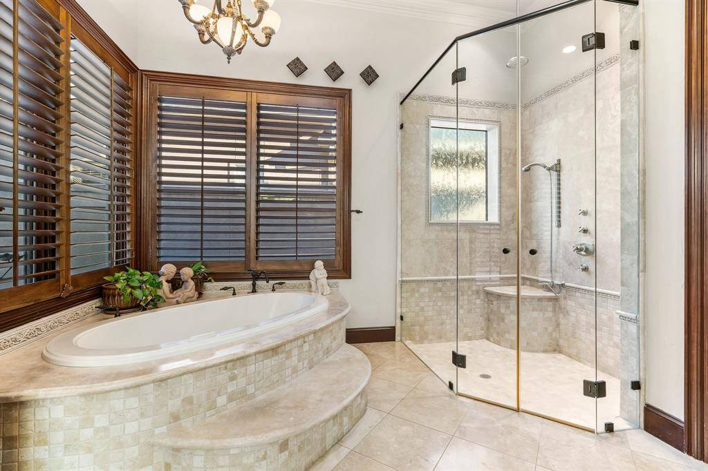 Spa-like en-suite with soaking tub and walk-in shower.