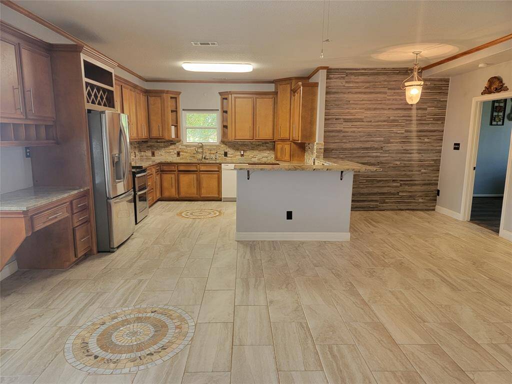 Porcelain tile with a touch of artistry.