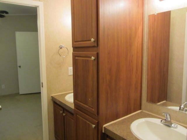 jack and jill bathroom between two rooms