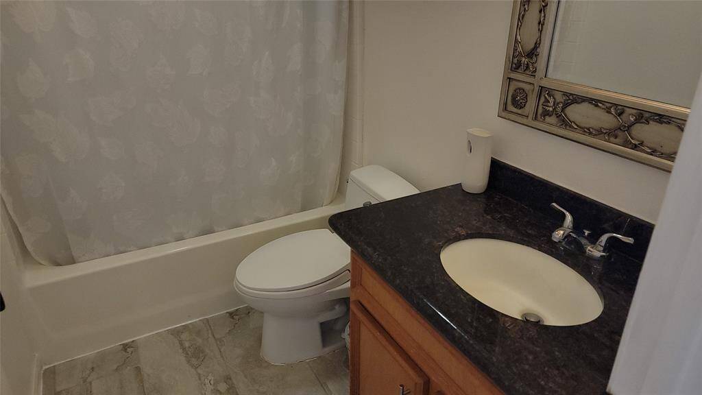Upstairs family full bath.
