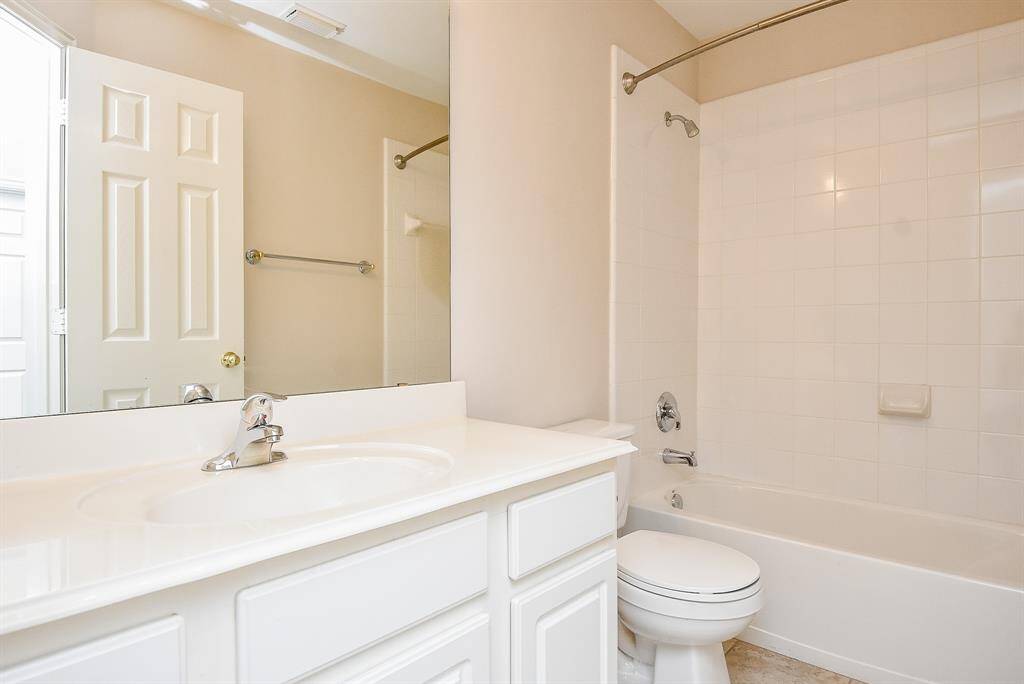 Full Bathroom 2