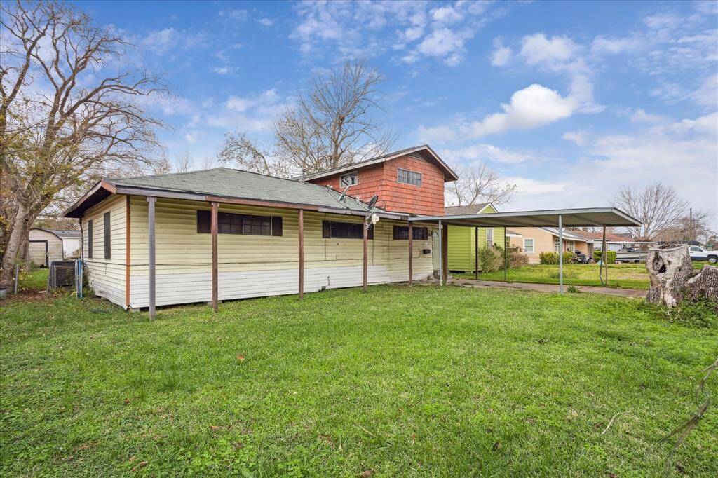Small covered carport in front