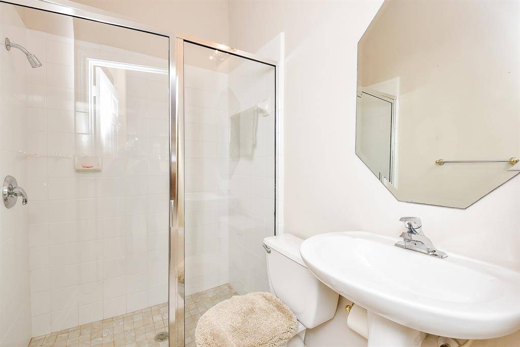 Full Bathroom 1