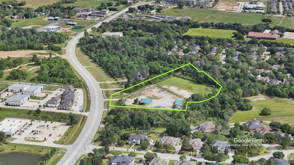 This property is highly accessible and in a greta area!