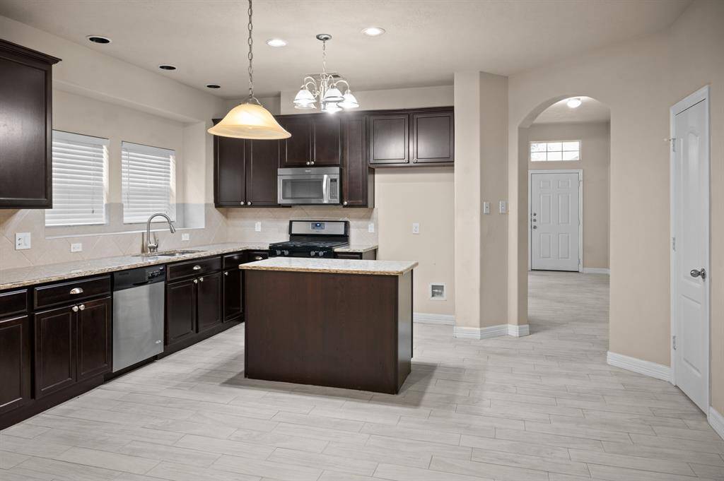 With its cozy charm and modern touches, this kitchen invites you to create culinary masterpieces.