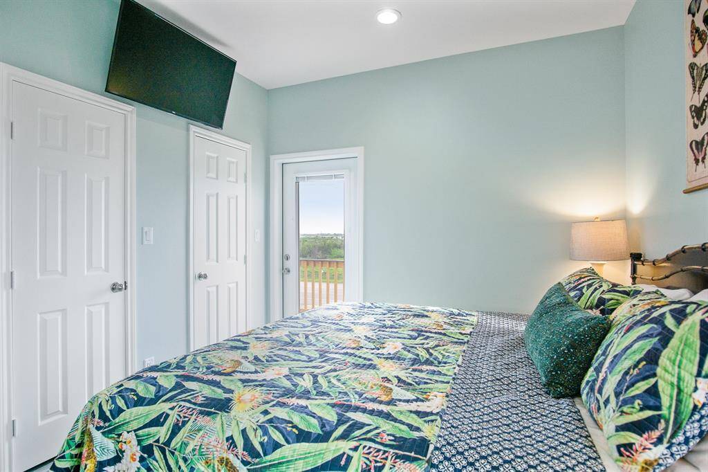 Pictures are of house built by same builder, not of current house.  House is similar in finish out