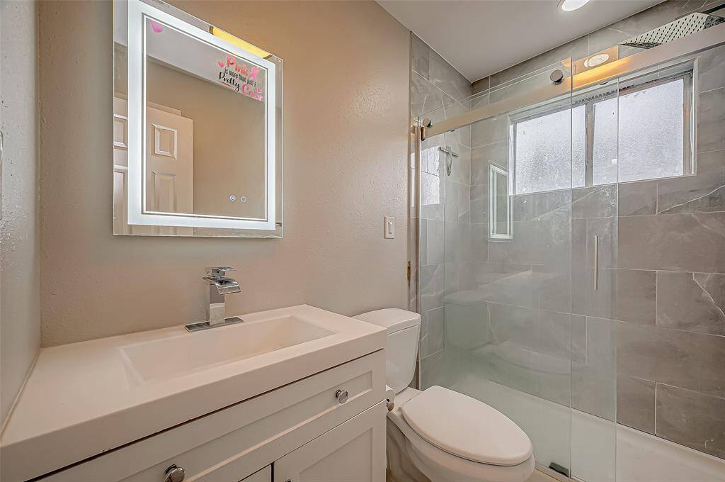 Secondary Bathroom.