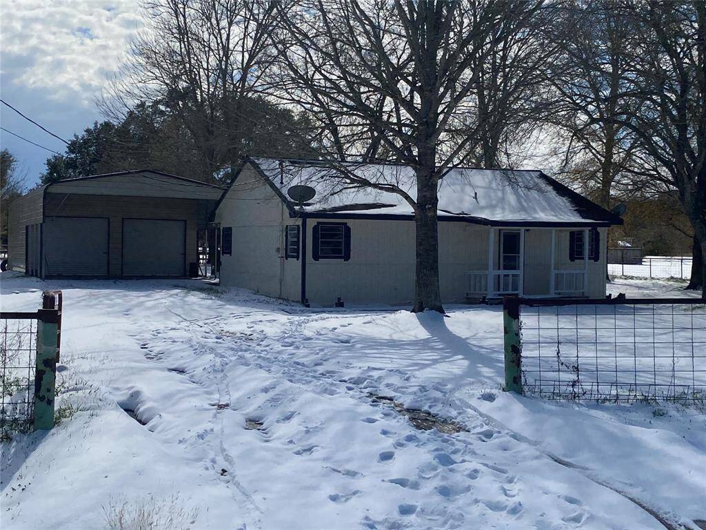 Your cozy lifestyle awaits at 816 Sundown Meadows, Crosby