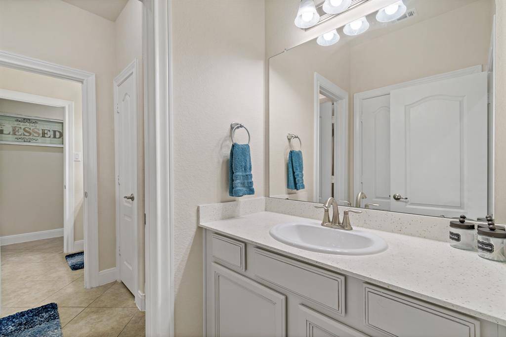 Hollywood Bathroom for super efficient morning drills