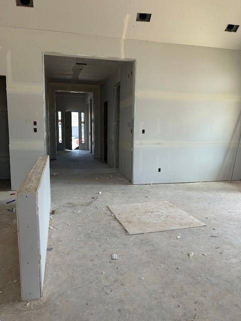 Sheetrock has started to show the awesome floor plan.