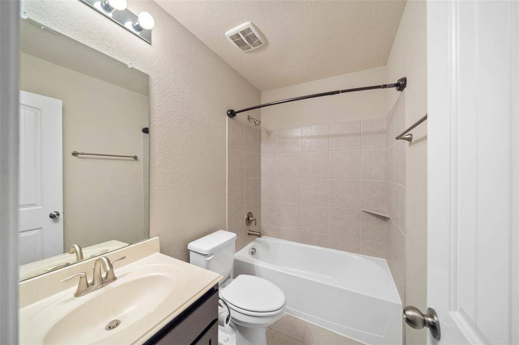 Full bath #2 on second floor