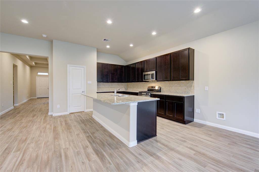 The 42" cabinets provide ample space for your small kitchen appliances ...