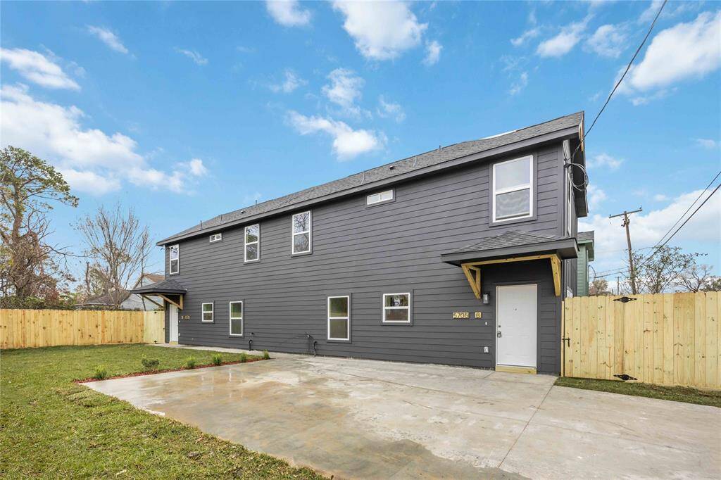 This stunning new construction duplex offers modern living with a sleek exterior design and spacious interiors. Each unit features an open floor plan, ample natural light, and private driveways for convenient parking. Perfect for investors or multi-generational living, this property combines comfort and style in a prime location.