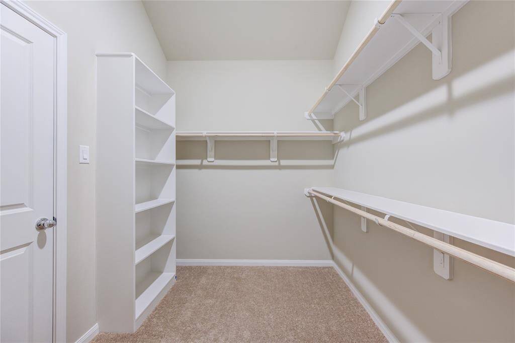 Don't worry about the primary walk in closet ...