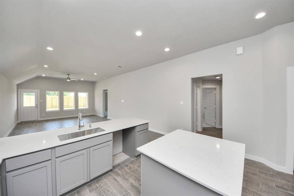 This kitchen is truly a chef's dream!