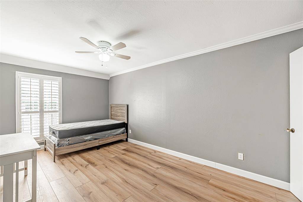 A versatile bedroom, ideal for guests or a home office, featuring soft lighting and neutral tones
