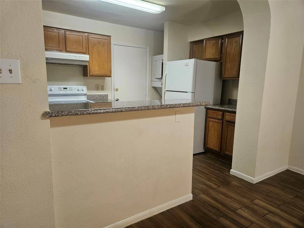 kitchen/washer dryer