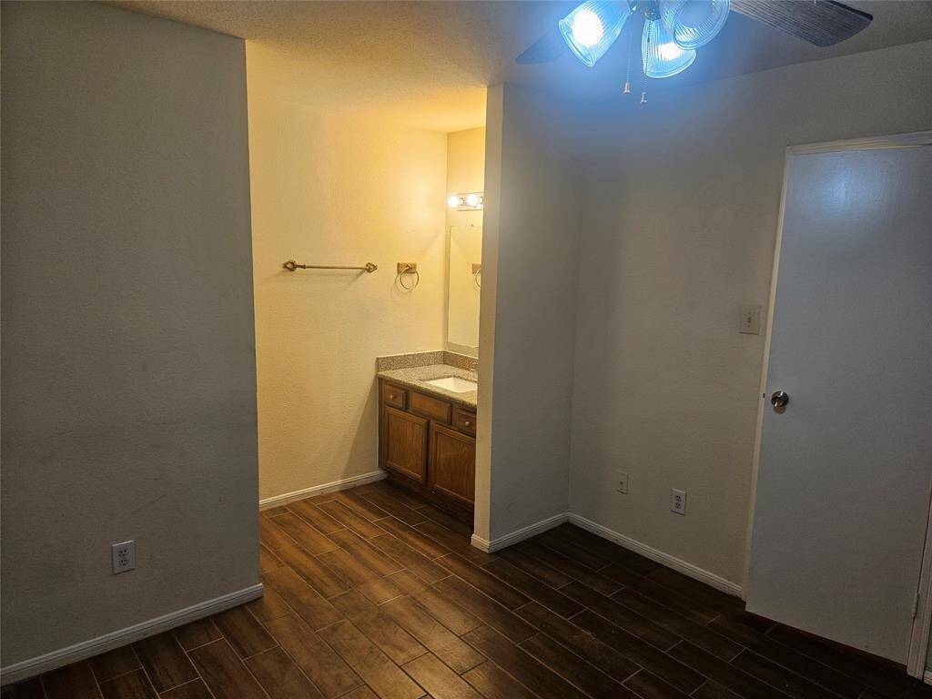 bedroom 1 plus enclosed bathroom