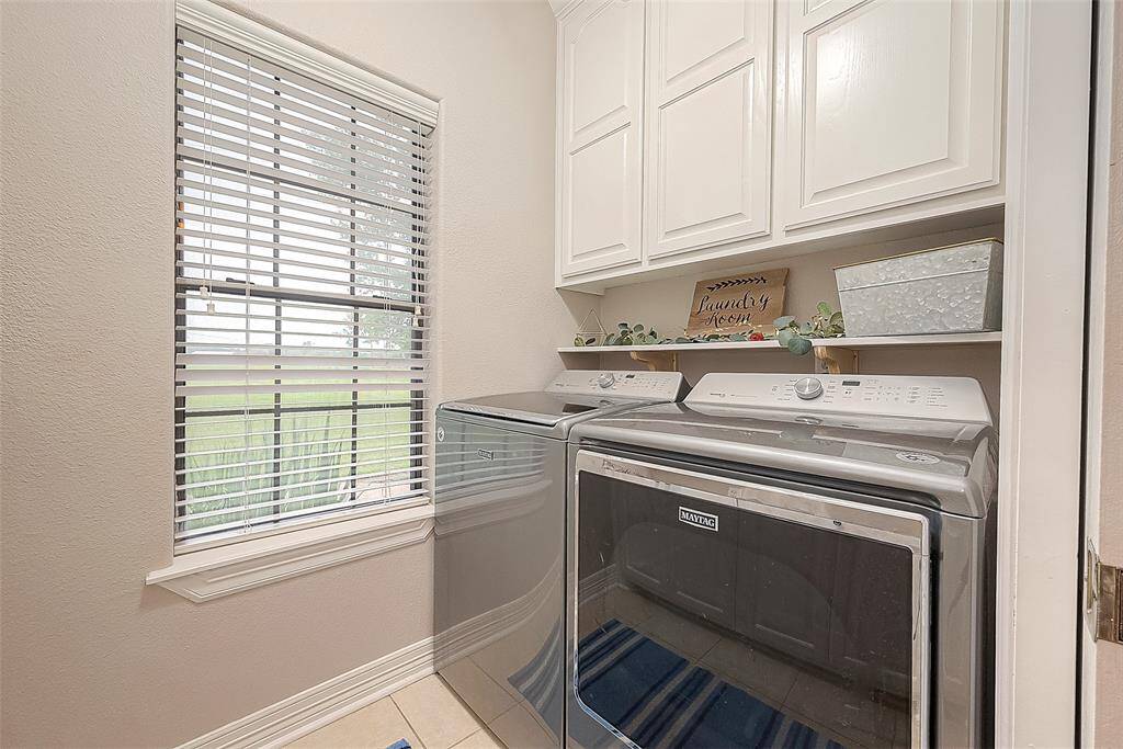 Good sized laundry room
