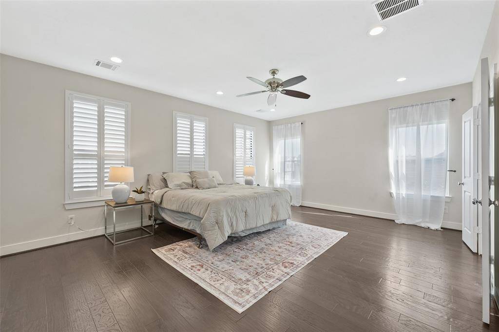 Spacious Primary suite