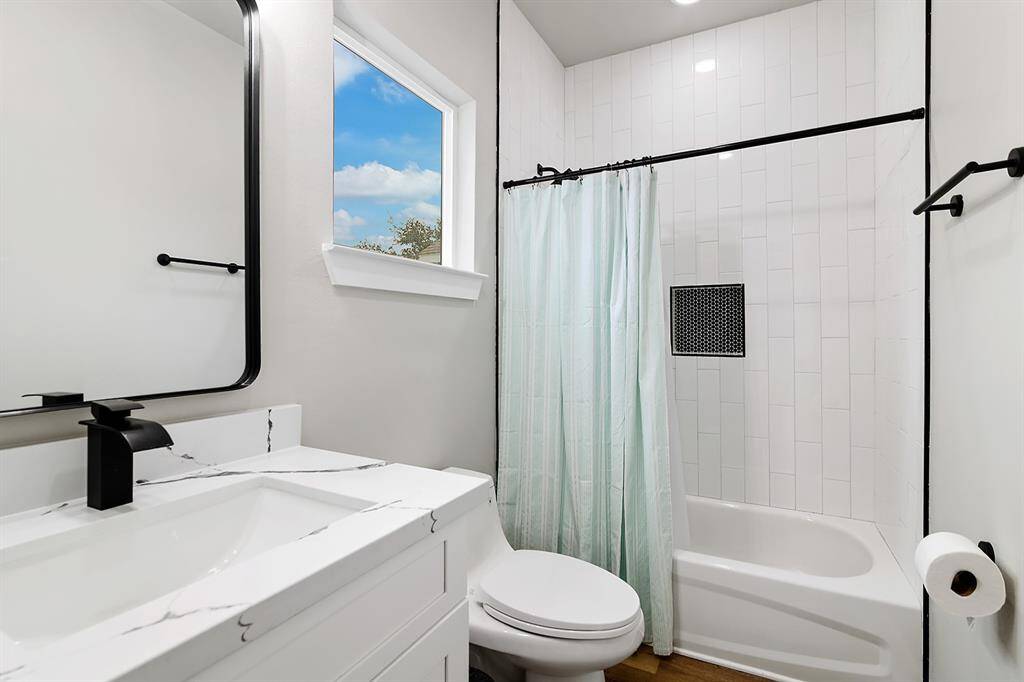 Upper Unit B restroom 2