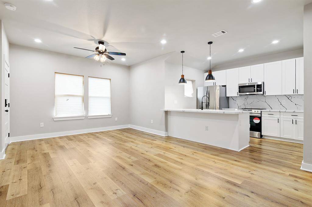 Lower Unit B