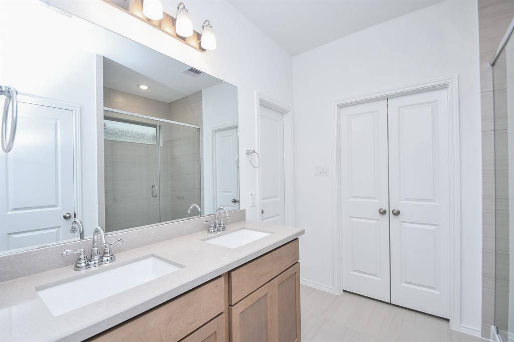 There's just something about a primarily white bath (or kitchen, for that matter) as seen here, that instantly soothes and invites! Your primary ensuite bath is beautifully streamlined, with dual sinks, shining wall-wide mirror, plenty of foot room, and all the comforts of a personal spa!