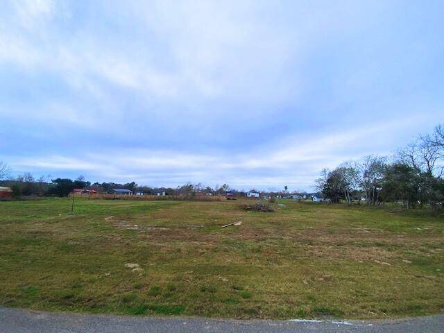 Street view of 00 Ray Circle! This property has ample space to build your dream home!