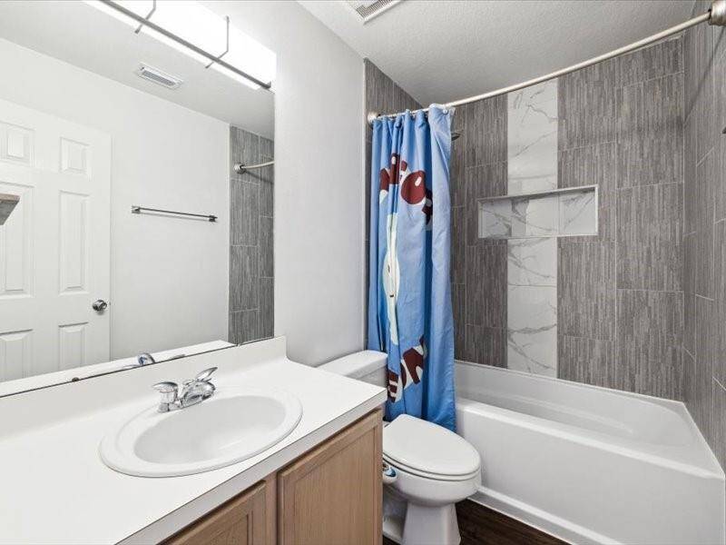 Secondary bathroom.