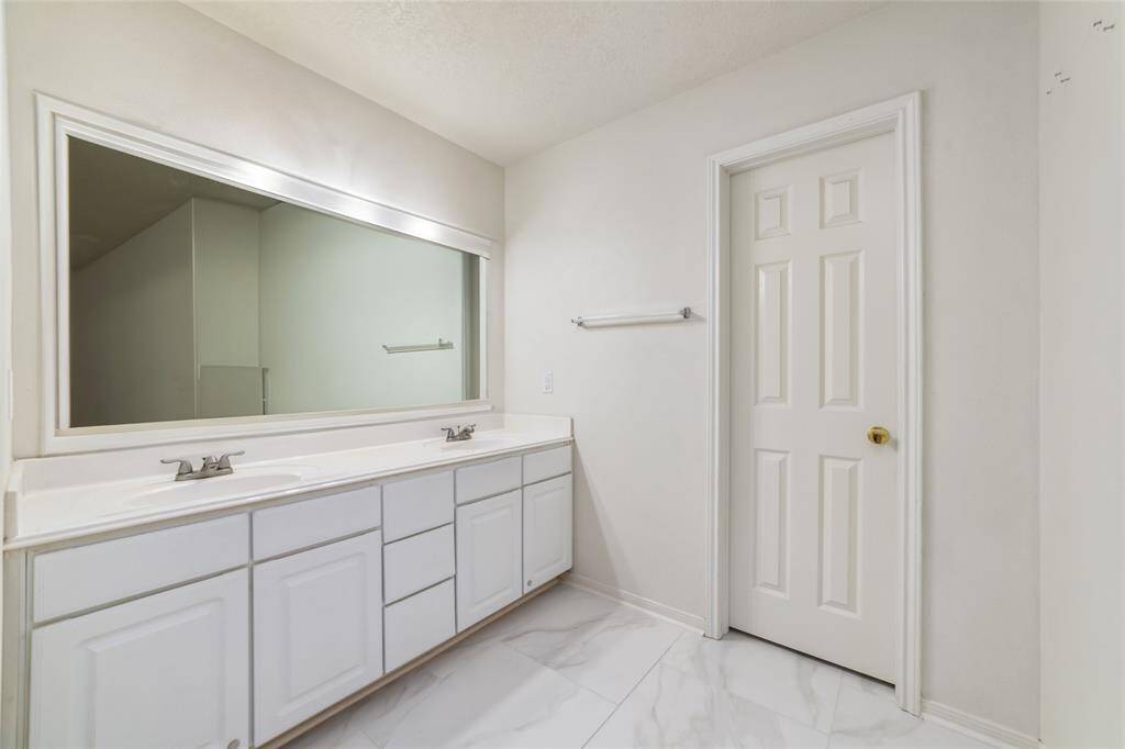 Full Bathroom in Primary
