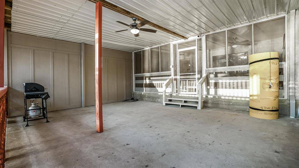 Nice size covered patio with a ceiling fan.