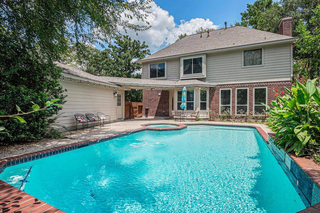 The large deck area offers plenty of space for outdoor entertaining.