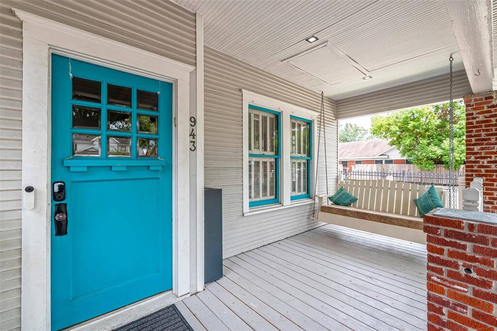 Classic Heights front porch living!
