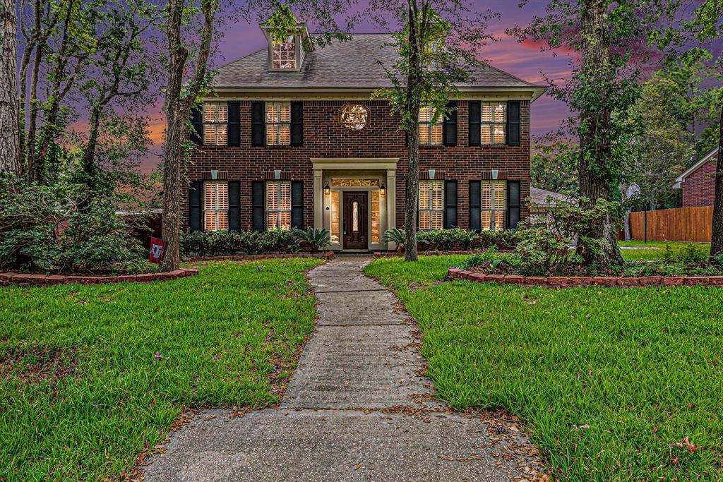 First impressions matter, and this home delivers! Step into an inviting entryway with soaring two-story ceilings, an elegant art niche, and gleaming tile floors. The stunning staircase serves as a focal point, while fresh paint throughout the entire interior provides a clean and modern feel.