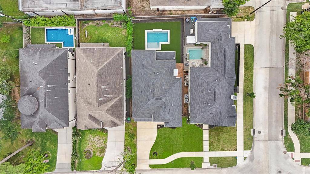 Antoehr aerial view for scale: the perfectly-sized pool ensures there is still room for pets, play and lounging in the backyard!