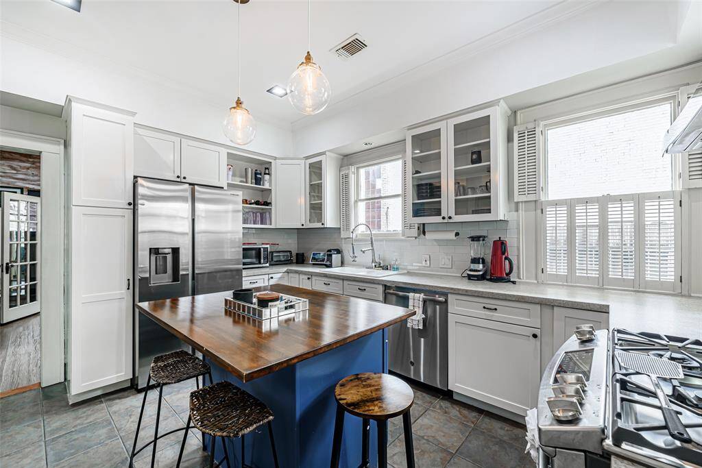 A functional kitchen with modern appliances and plenty of cabinet space, perfect for meal prep and family gatherings.
